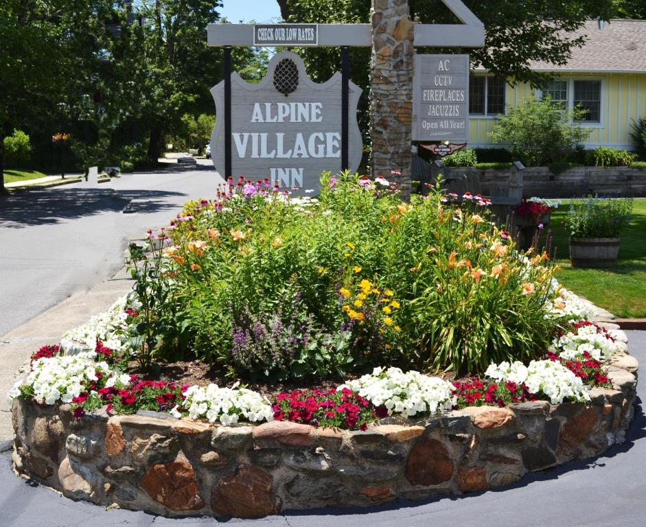 Alpine Village Inn - Blowing Rock Exterior photo